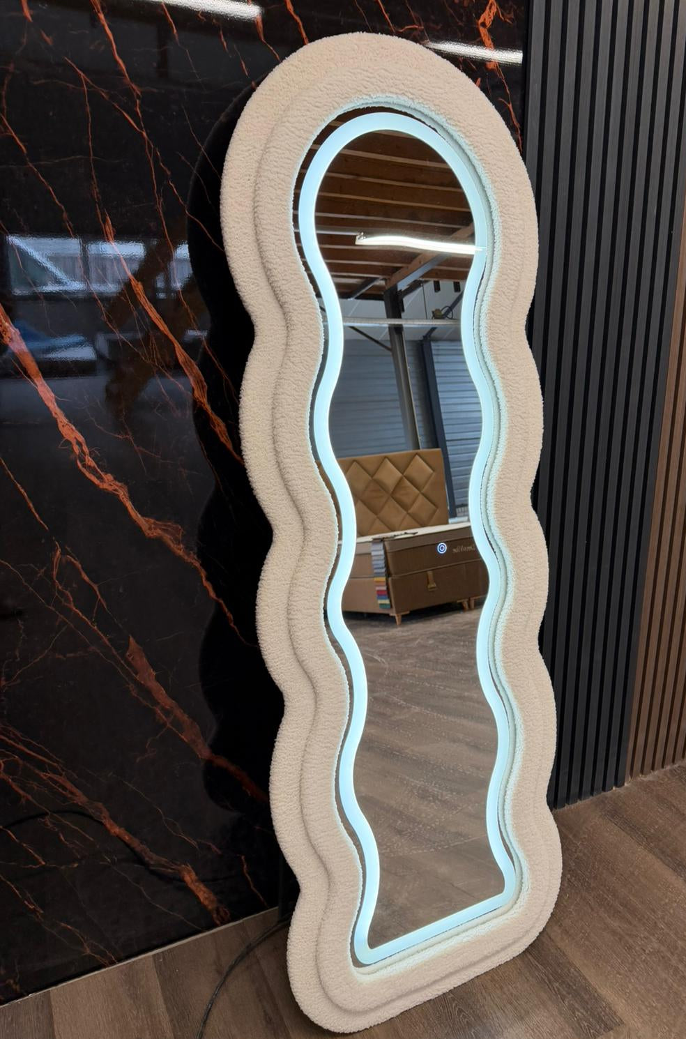 Full Body Staanspiegel 170x60 – LED Verlichting & Witte Teddy Look