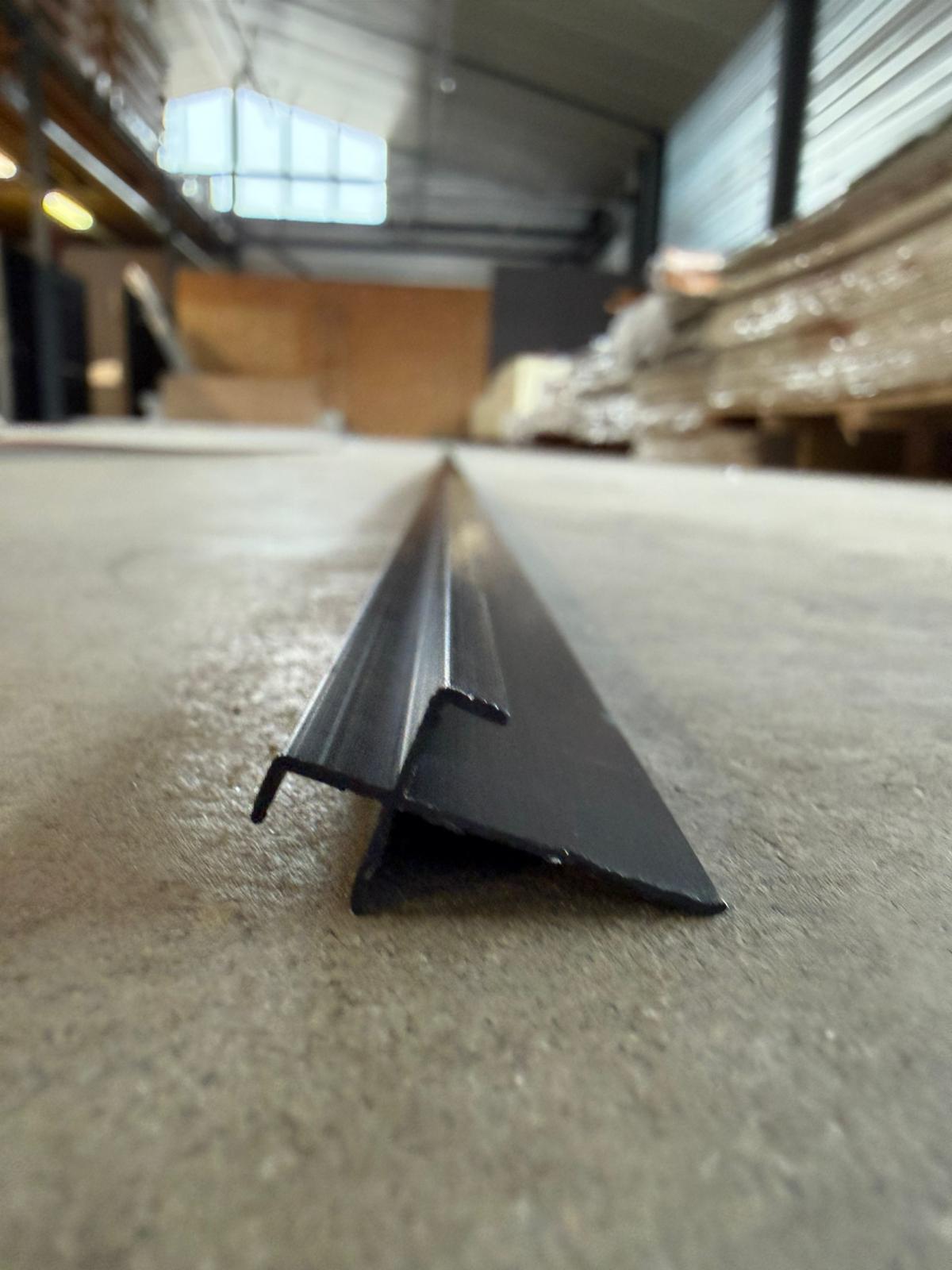 Tussenprofiel Bambooplaat 300 cm – Zwarte Duurzame Randafwerking