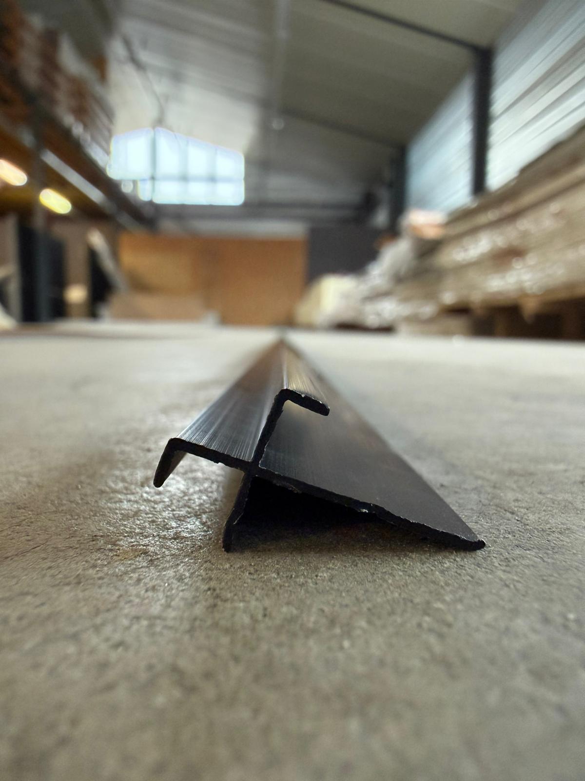 Tussenprofiel Bambooplaat 300 cm – Zwarte Duurzame Randafwerking